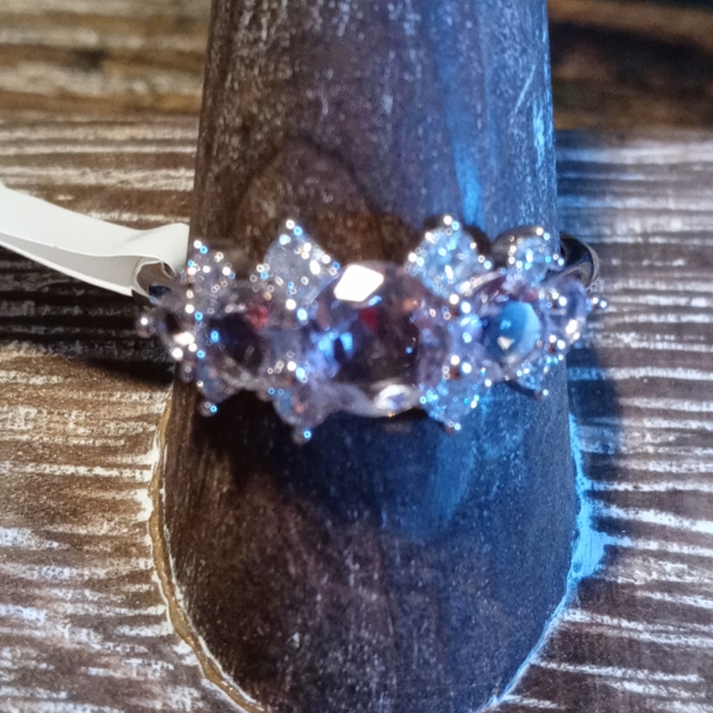 Woman's Ring - Picture 2 of 2